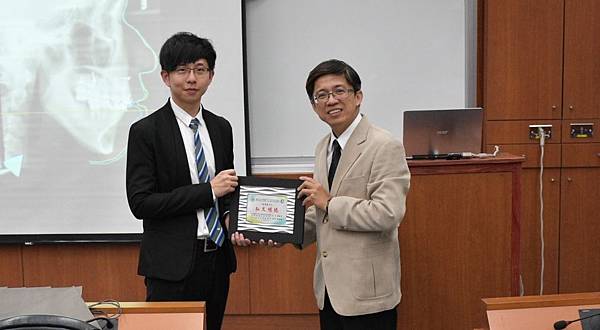 翟聿飛醫師受邀中國醫藥大學校友會演講頒獎